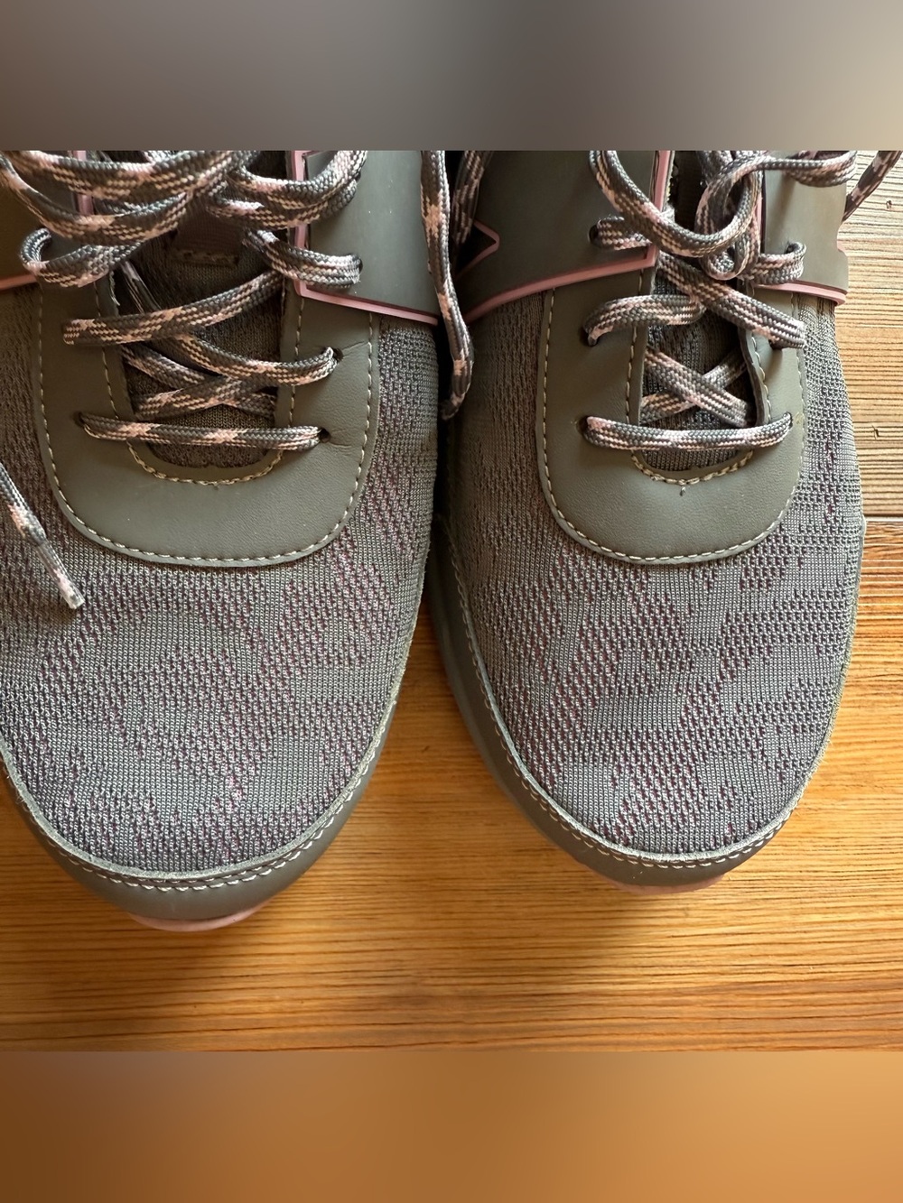Grey Vionic sneakers - Picture 2 of 5